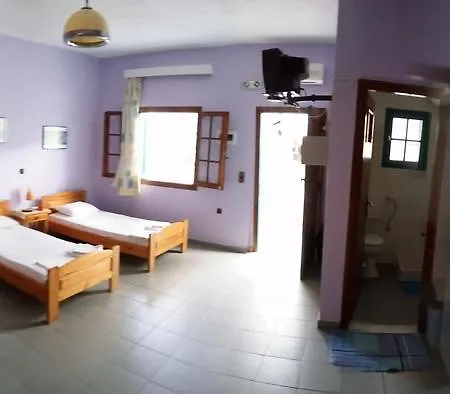 Manos Studios & Apartments *