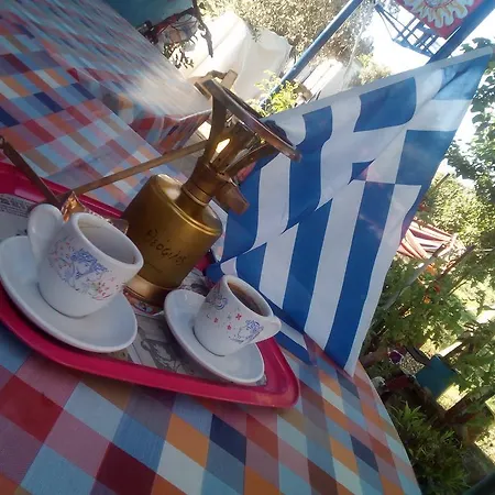 Manos & Skopelos