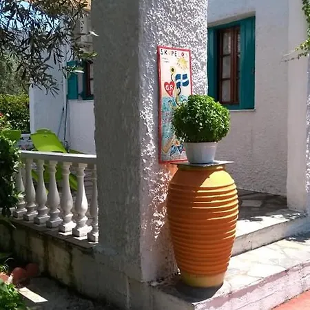 Manos Studios & Apartments *