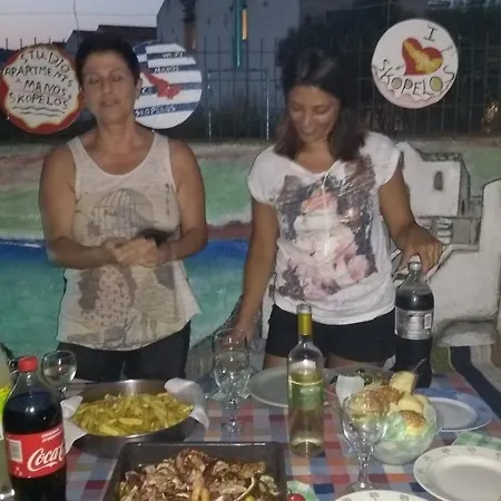 Manos & *