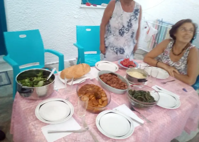 Manos Studios & Apartments *