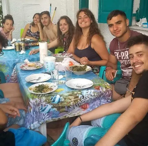 Manos Studios & Apartments *