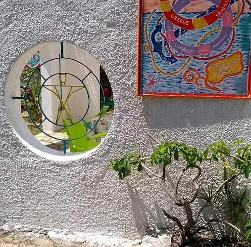 Manos Studios & Apartments